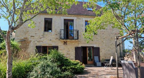 A proximité d'Excideuil, maison et grange au calme sur 1200m² de terrain