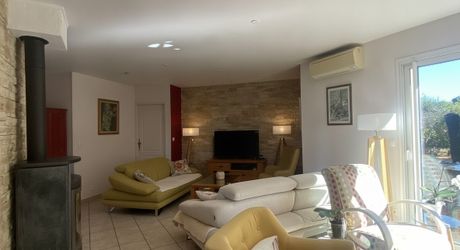 10 minutes de Coutras, maison contemporaine de 172m² avec appartement attenant et local professionnel sur parcelle de 2638m²