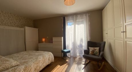 10 minutes de Coutras, maison contemporaine de 172m² avec appartement attenant et local professionnel sur parcelle de 2638m²