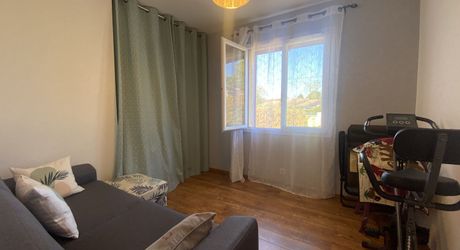 10 minutes de Coutras, maison contemporaine de 172m² avec appartement attenant et local professionnel sur parcelle de 2638m²