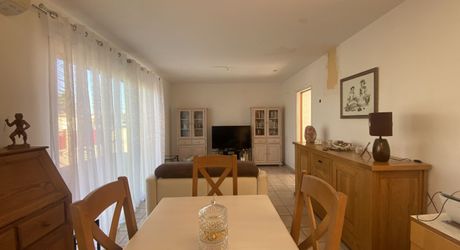 10 minutes de Coutras, maison contemporaine de 172m² avec appartement attenant et local professionnel sur parcelle de 2638m²