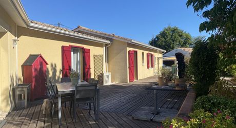 10 minutes de Coutras, maison contemporaine de 172m² avec appartement attenant et local professionnel sur parcelle de 2638m²