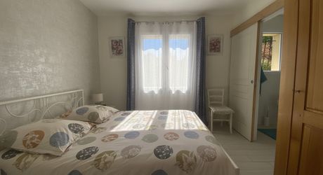 10 minutes de Coutras, maison contemporaine de 172m² avec appartement attenant et local professionnel sur parcelle de 2638m²