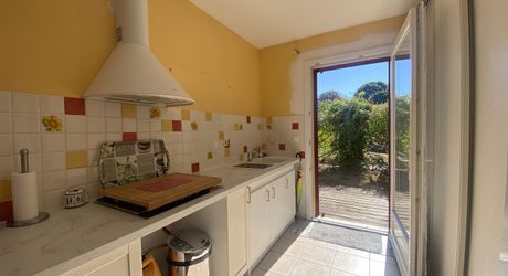 10 minutes de Coutras, maison contemporaine de 172m² avec appartement attenant et local professionnel sur parcelle de 2638m²