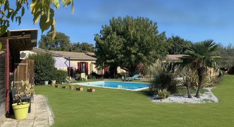 10 minutes de Coutras, maison contemporaine de 172m² avec appartement attenant et local professionnel sur parcelle de 2638m²