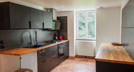 En Périgord Noir, maison de ville avec accès rivière et vue sur la campagne