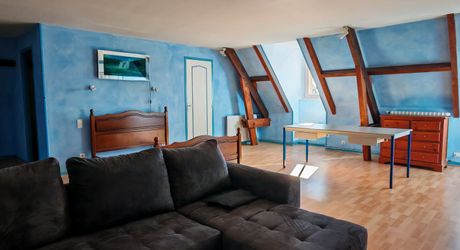 Maison de campagne et 1000m² de dépendances et 7,7 hectares de terrain