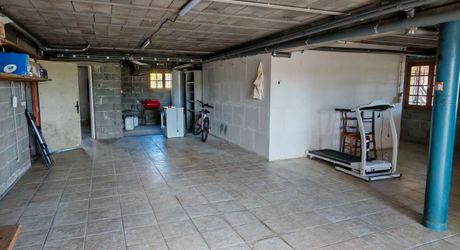 Maison de campagne et 1000m² de dépendances et 7,7 hectares de terrain