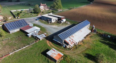 Maison de campagne et 1000m² de dépendances et 7,7 hectares de terrain