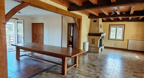 Maison de campagne et 1000m² de dépendances et 7,7 hectares de terrain