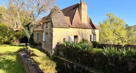 Propriété de charme  en pierre du Périgord avec vue