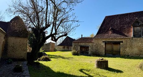 Propriété de charme  en pierre du Périgord avec vue
