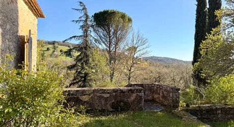 Propriété de charme  en pierre du Périgord avec vue