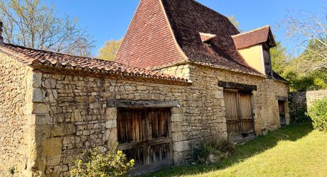 Propriété de charme  en pierre du Périgord avec vue