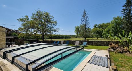 Bel ensemble en pierres, Maison principale, Maison d'amis, Grange et Piscine