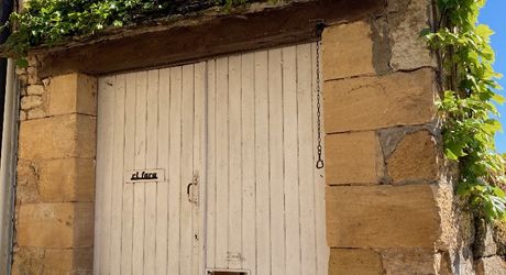 Maison de village du 18ème siècle. Calme et charme typique du Périgord noir.