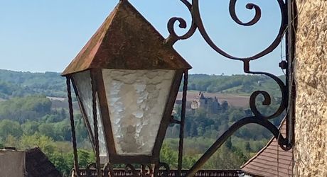 Maison de village du 18ème siècle. Calme et charme typique du Périgord noir.