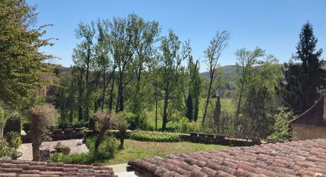 Maison de village du 18ème siècle. Calme et charme typique du Périgord noir.