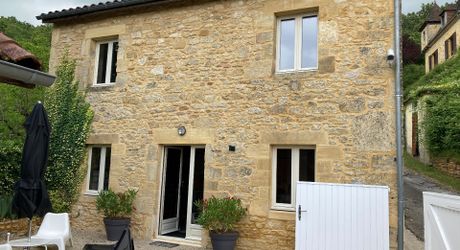 Charmant ensemble de trois maisons anciennes en pierre