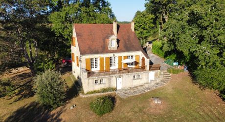 Maison style Perigourdine au coeur d'un village medieval 