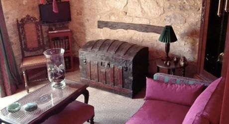 Charmant ensemble de trois maisons anciennes en pierre