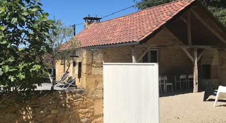 Charmant ensemble de trois maisons anciennes en pierre