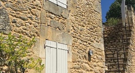 Charmant ensemble de trois maisons anciennes en pierre