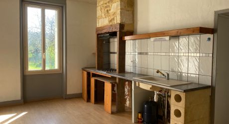 Ensemble de 3  maisons + grange en pierre proche d'un village tous commerces