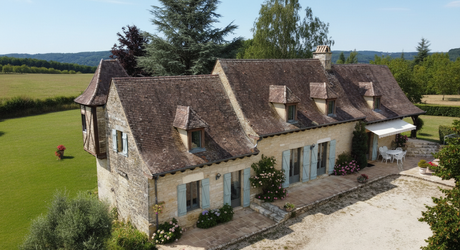 Belle propriété en pierre, sur les hauteurs de la vallée de la Dordogne–Périgord noir