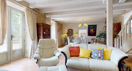 Belle propriété en pierre, sur les hauteurs de la vallée de la Dordogne–Périgord noir