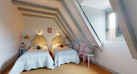 Belle propriété en pierre, sur les hauteurs de la vallée de la Dordogne–Périgord noir