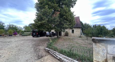 Belle propriété en pierre, sur les hauteurs de la vallée de la Dordogne–Périgord noir