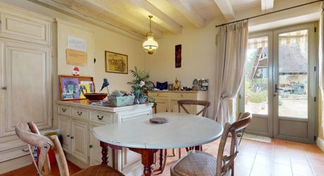 Belle propriété en pierre, sur les hauteurs de la vallée de la Dordogne–Périgord noir