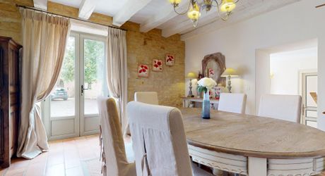 Belle propriété en pierre, sur les hauteurs de la vallée de la Dordogne–Périgord noir