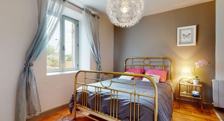 Belle propriété en pierre, sur les hauteurs de la vallée de la Dordogne–Périgord noir