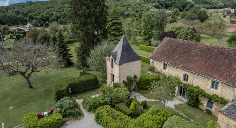 Splendid Manor and its outbuildings 5 ​​minutes from Sarlat