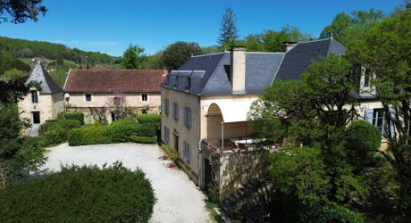 Splendide Manoir et ses dépendances à 5 min de Sarlat 