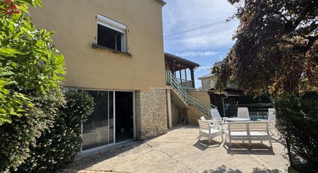 Ensemble immobilier avec maison, deux logements indépendants, atelier et piscine