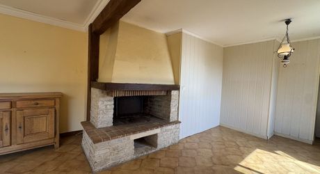 Ensemble immobilier avec maison, deux logements indépendants, atelier et piscine