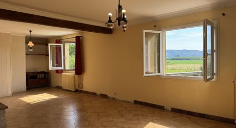 Ensemble immobilier avec maison, deux logements indépendants, atelier et piscine