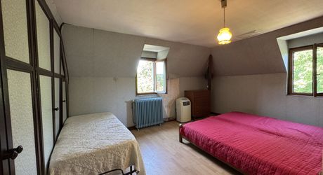 Ensemble immobilier avec maison, deux logements indépendants, atelier et piscine