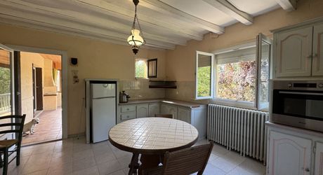 Ensemble immobilier avec maison, deux logements indépendants, atelier et piscine