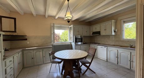 Ensemble immobilier avec maison, deux logements indépendants, atelier et piscine