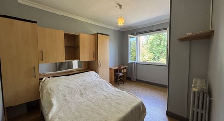 Ensemble immobilier avec maison, deux logements indépendants, atelier et piscine