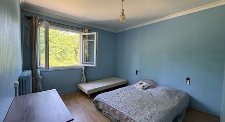 Ensemble immobilier avec maison, deux logements indépendants, atelier et piscine