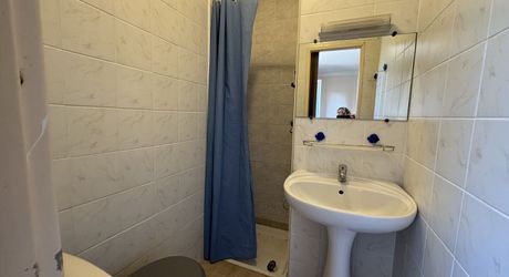 Ensemble immobilier avec maison, deux logements indépendants, atelier et piscine