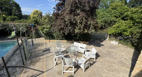 Ensemble immobilier avec maison, deux logements indépendants, atelier et piscine