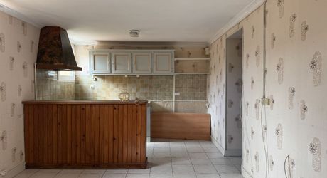 Ensemble immobilier avec maison, deux logements indépendants, atelier et piscine