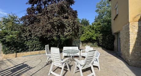 Ensemble immobilier avec maison, deux logements indépendants, atelier et piscine