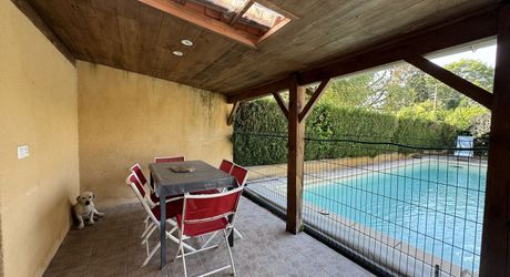 Ensemble immobilier avec maison, deux logements indépendants, atelier et piscine